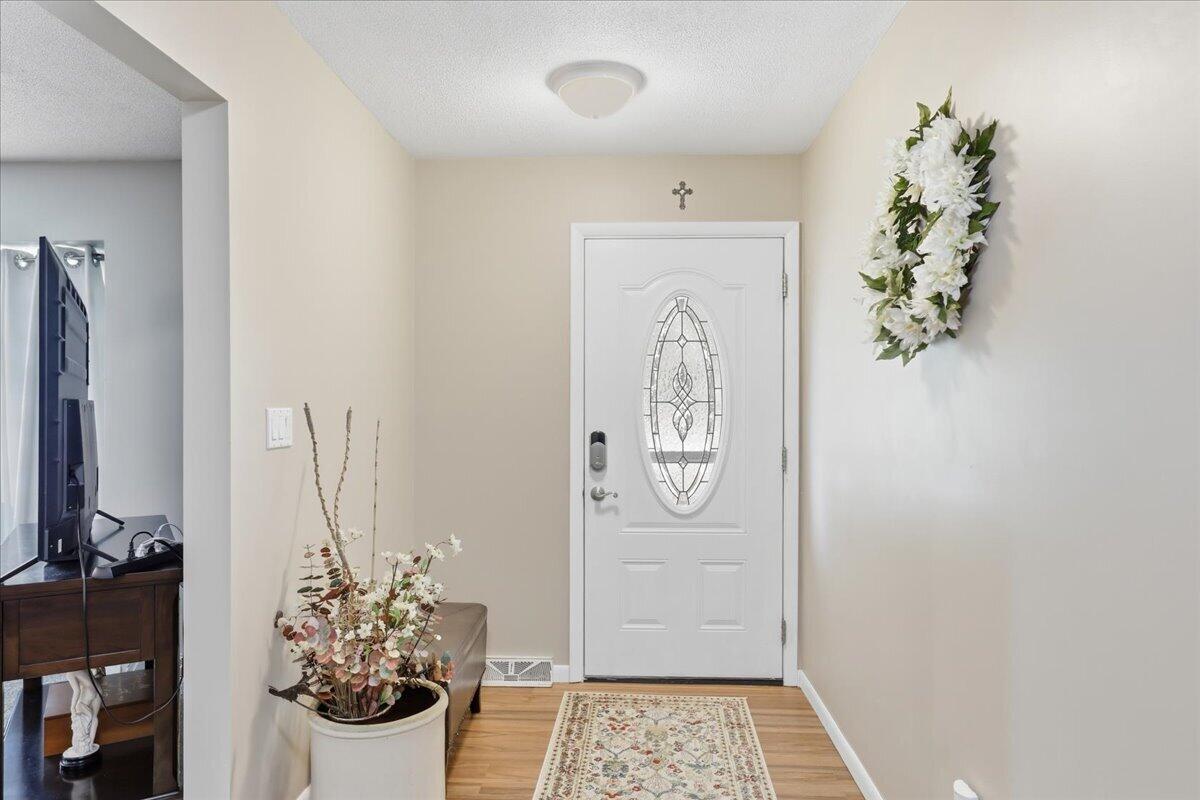3961 Mumper Road Springfield, OH 45502 - Photo 5 of 70 06-Foyer