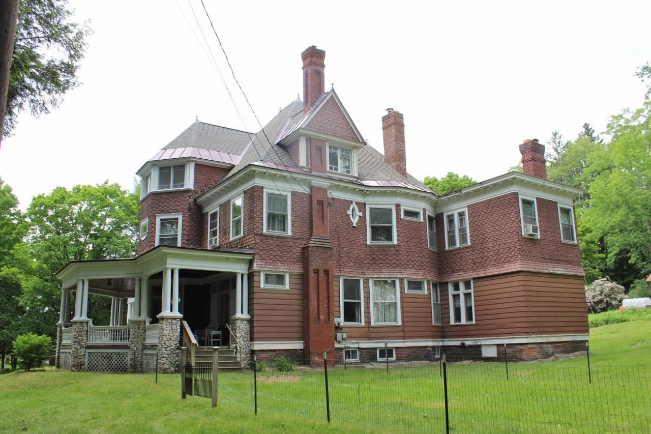 88 Summer Street Springfield, VT 05156 - Photo 3 of 37