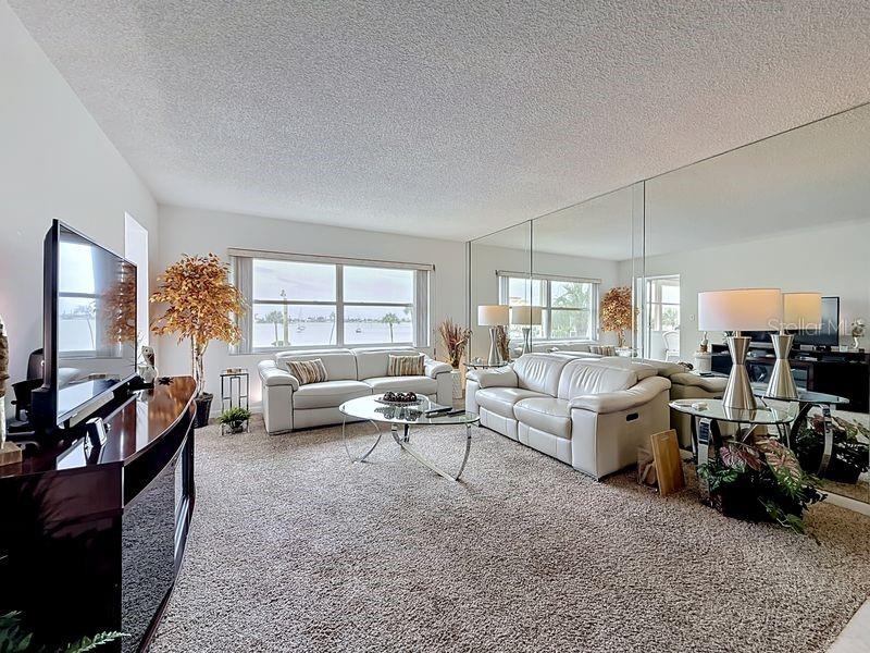4550 Cove Circle, Unit 302 St. Petersburg, FL 33708 - Photo 15 of 55