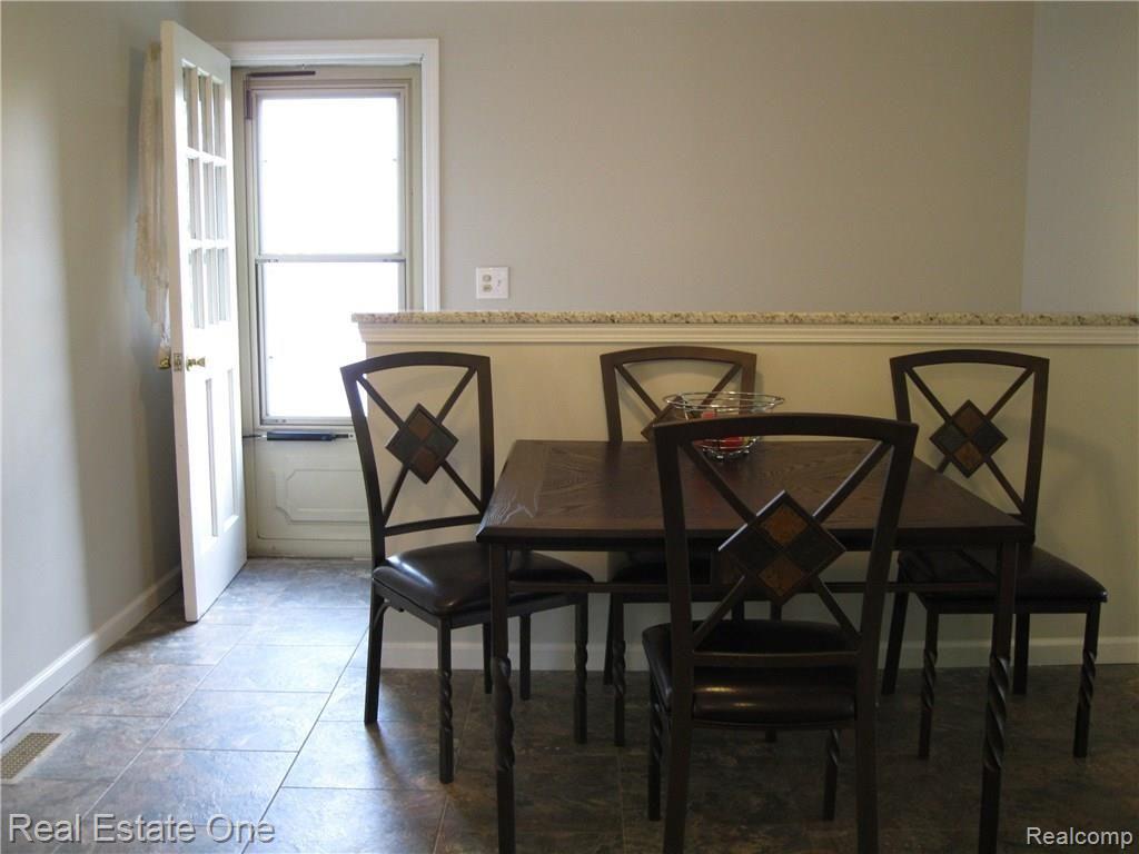 913 Vanderpool Avenue Troy, MI 48083 - Photo 12 of 31 #6.JPG
