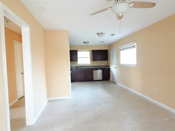 $1,250 | 4721 Denmark Street, Houston, TX 77016