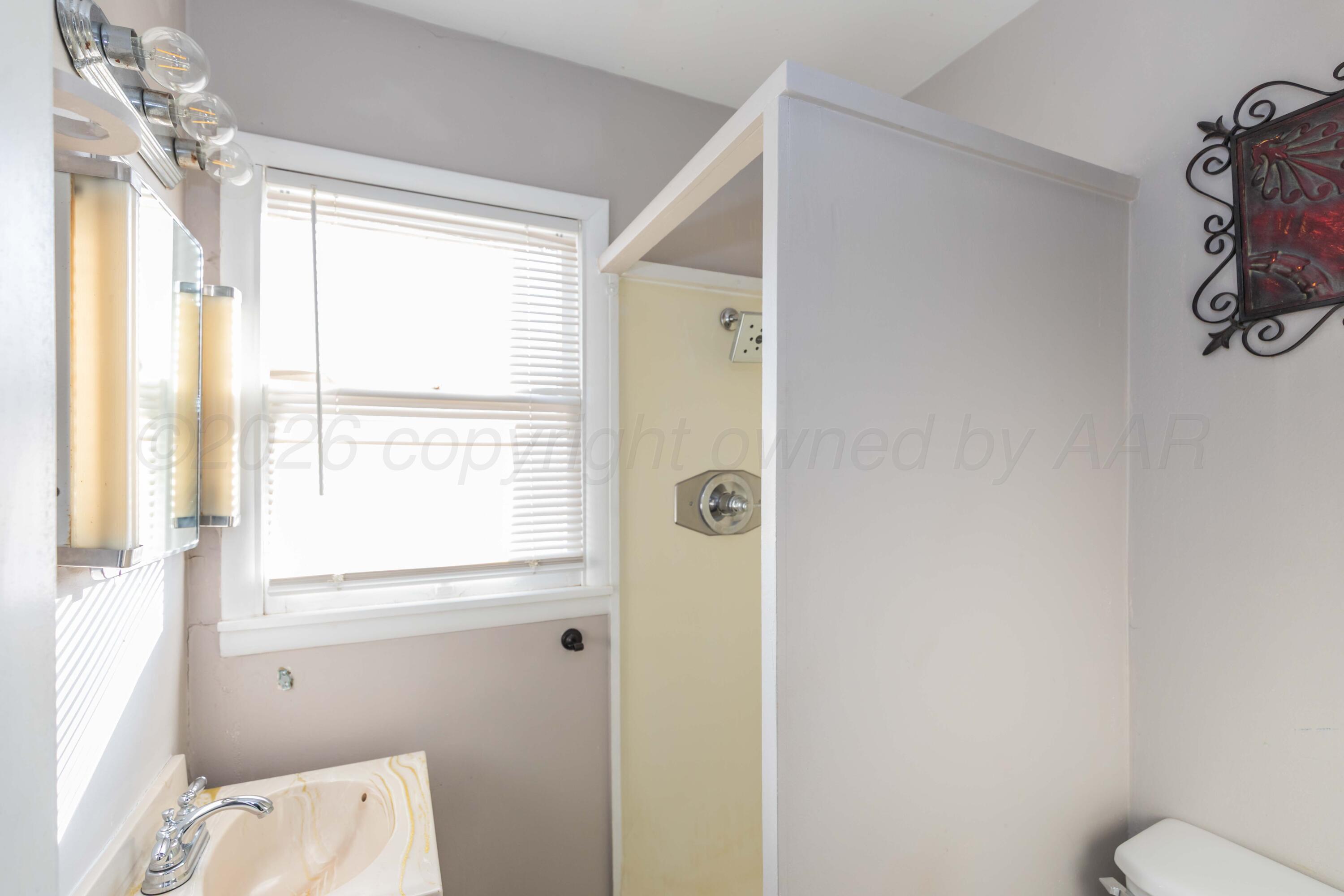 4003 South Hayden Street Amarillo, TX 79110 - Photo 20 of 29 MASTER BATH