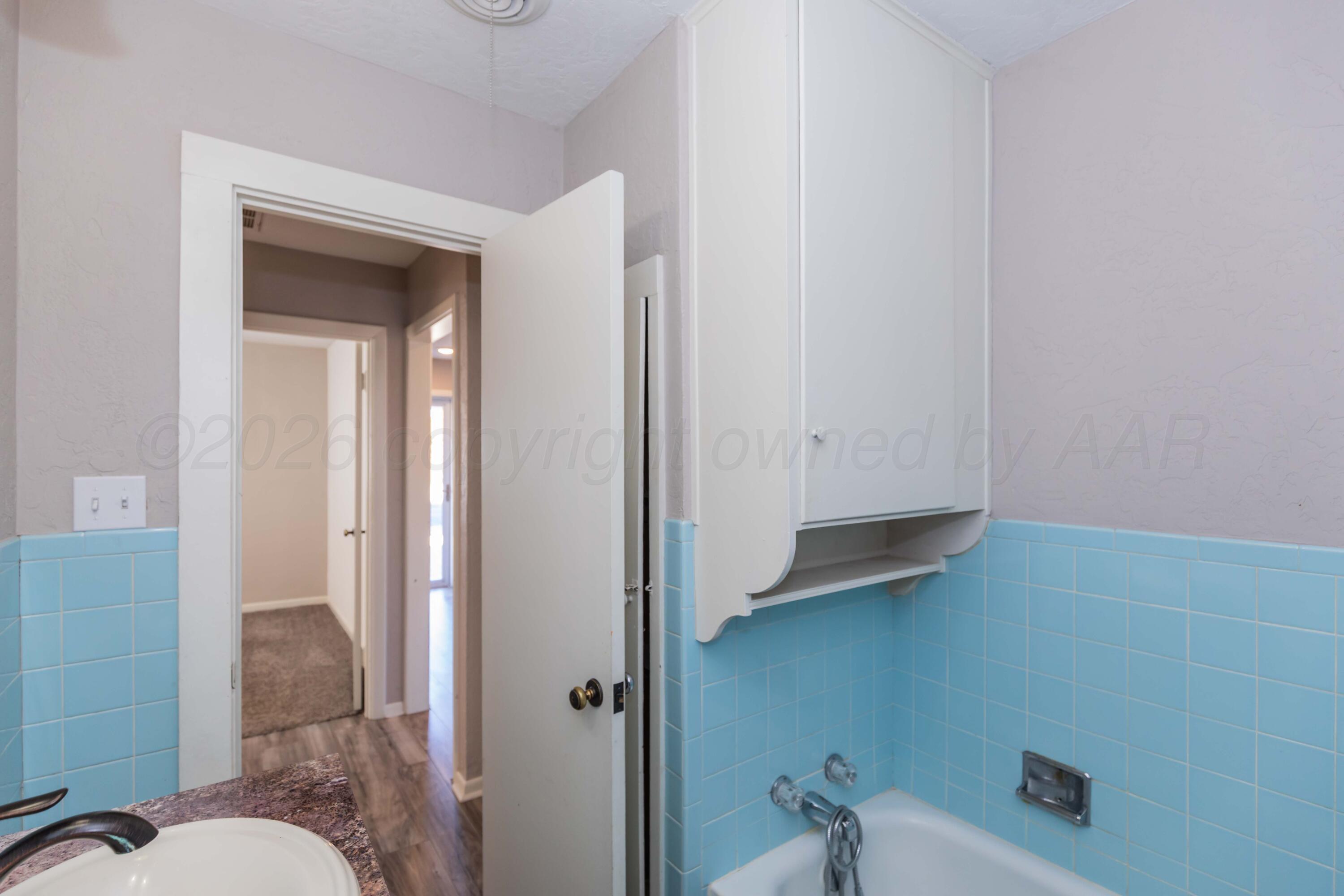 4003 South Hayden Street Amarillo, TX 79110 - Photo 21 of 29 BATHROOM 2 VIEW 2