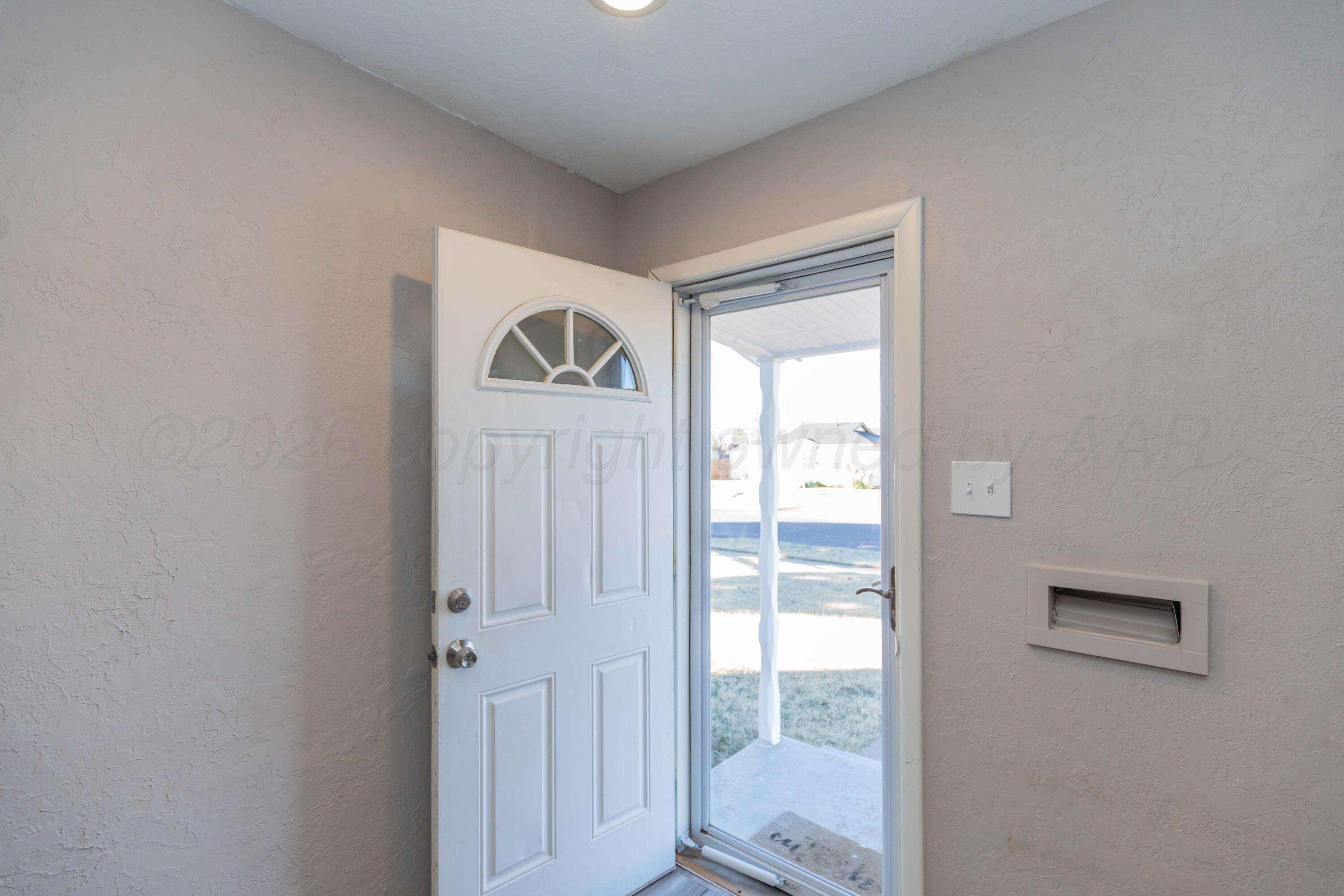 4003 South Hayden Street Amarillo, TX 79110 - Photo 4 of 29 ENTRY