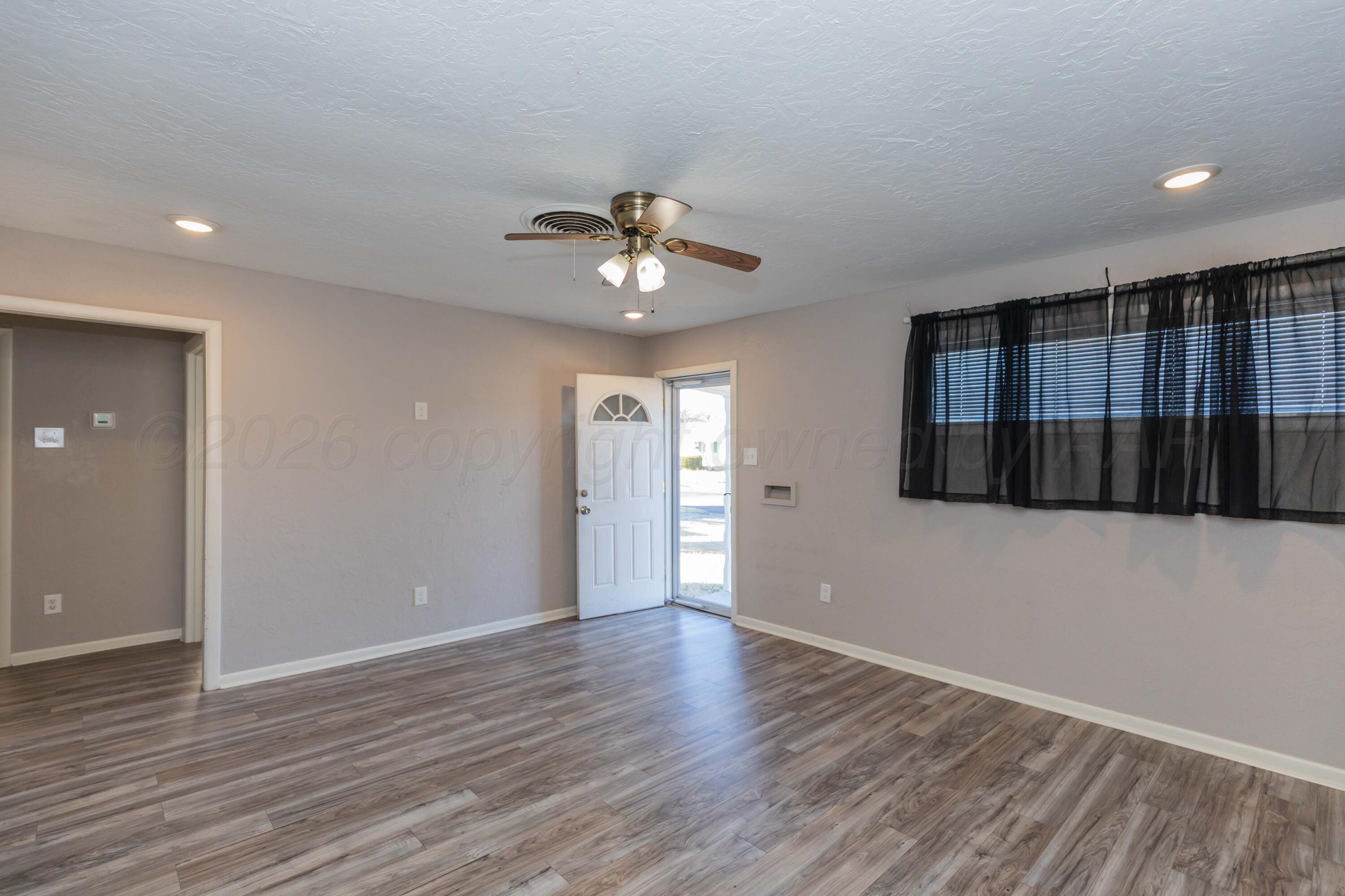 4003 South Hayden Street Amarillo, TX 79110 - Photo 5 of 29 LIVING ROOM VIEW 4