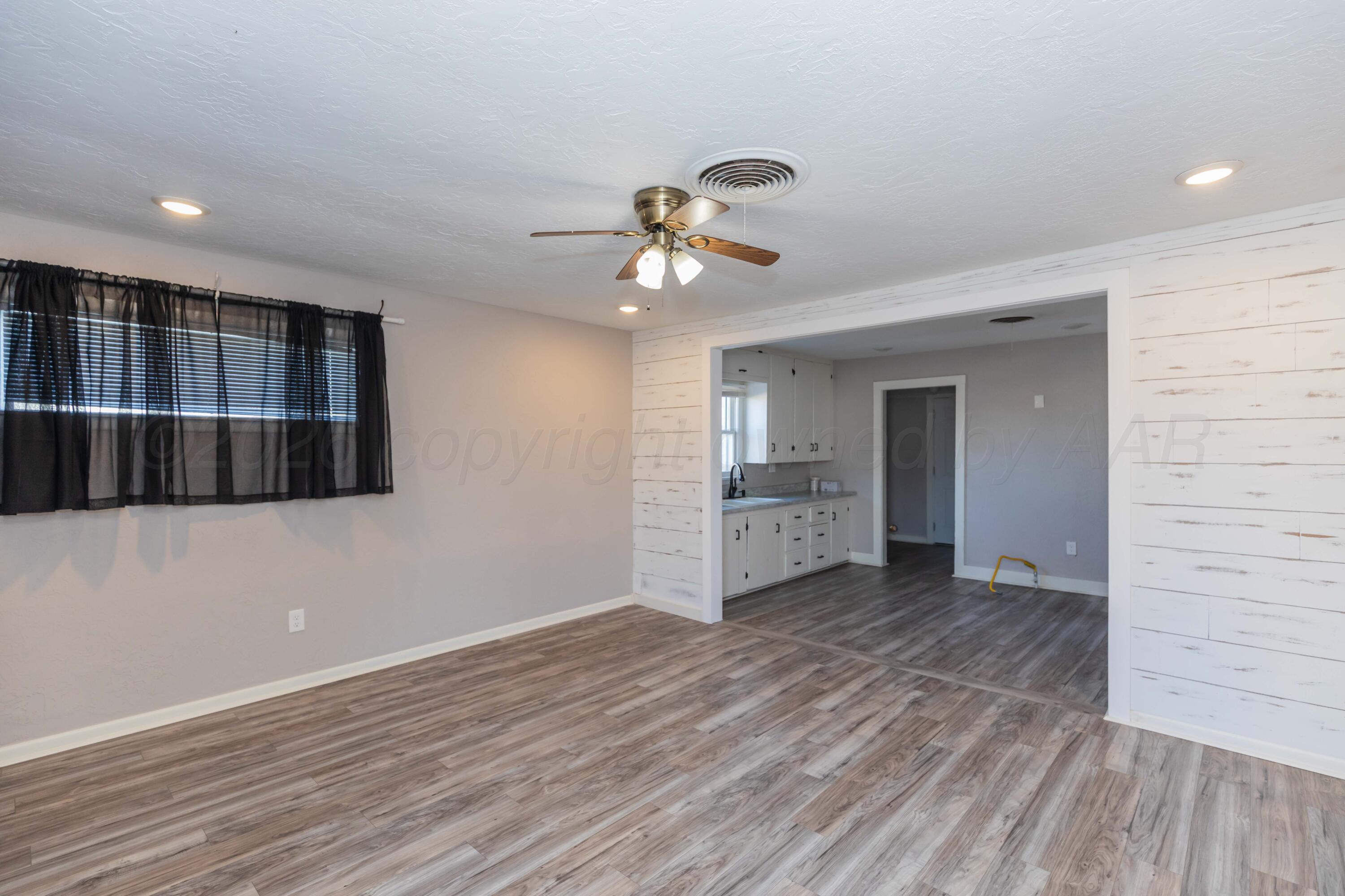 4003 South Hayden Street Amarillo, TX 79110 - Photo 7 of 29 LIVING ROOM VIEW 2