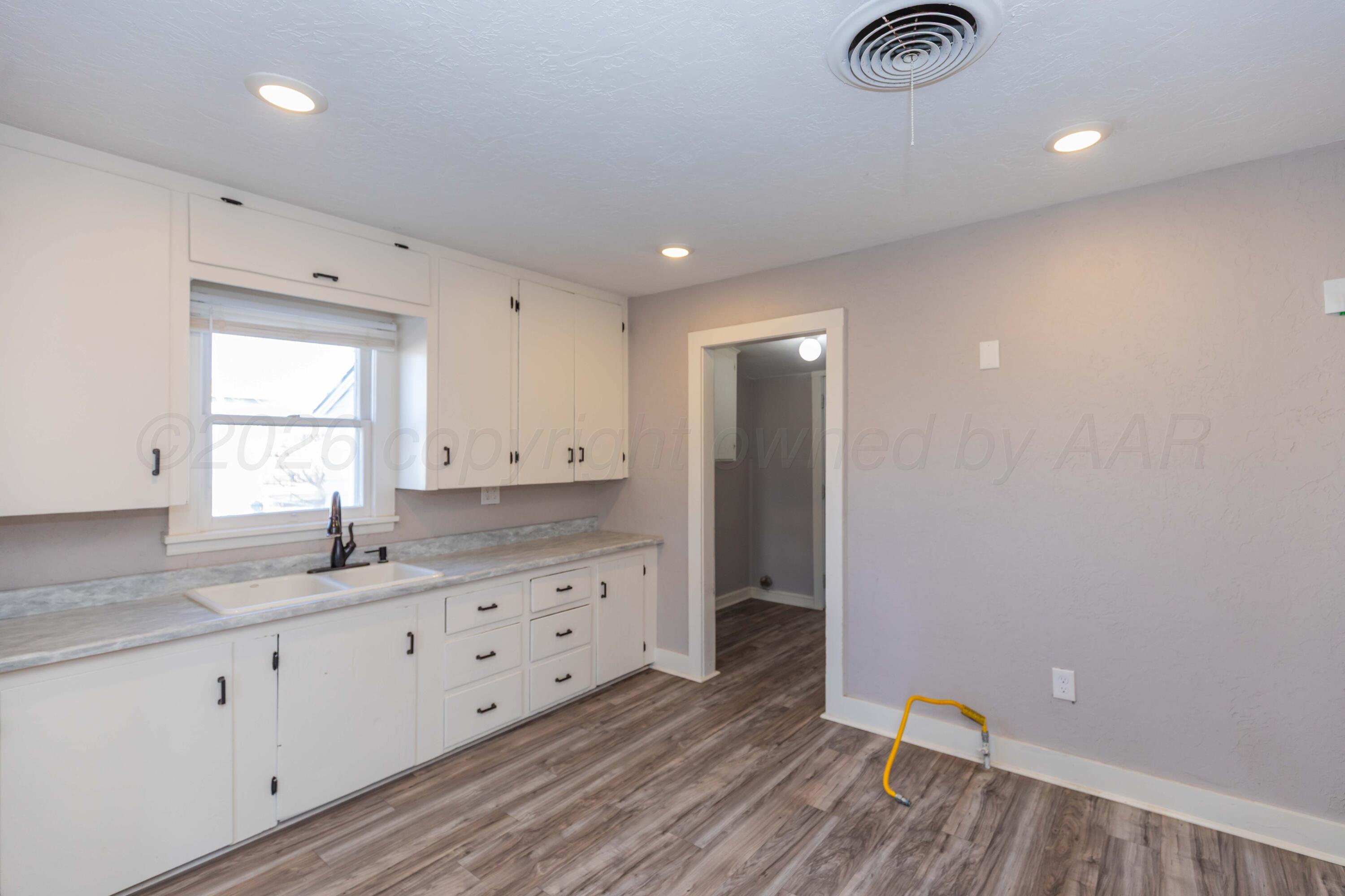 4003 South Hayden Street Amarillo, TX 79110 - Photo 10 of 29 KITCHEN VIEW 3