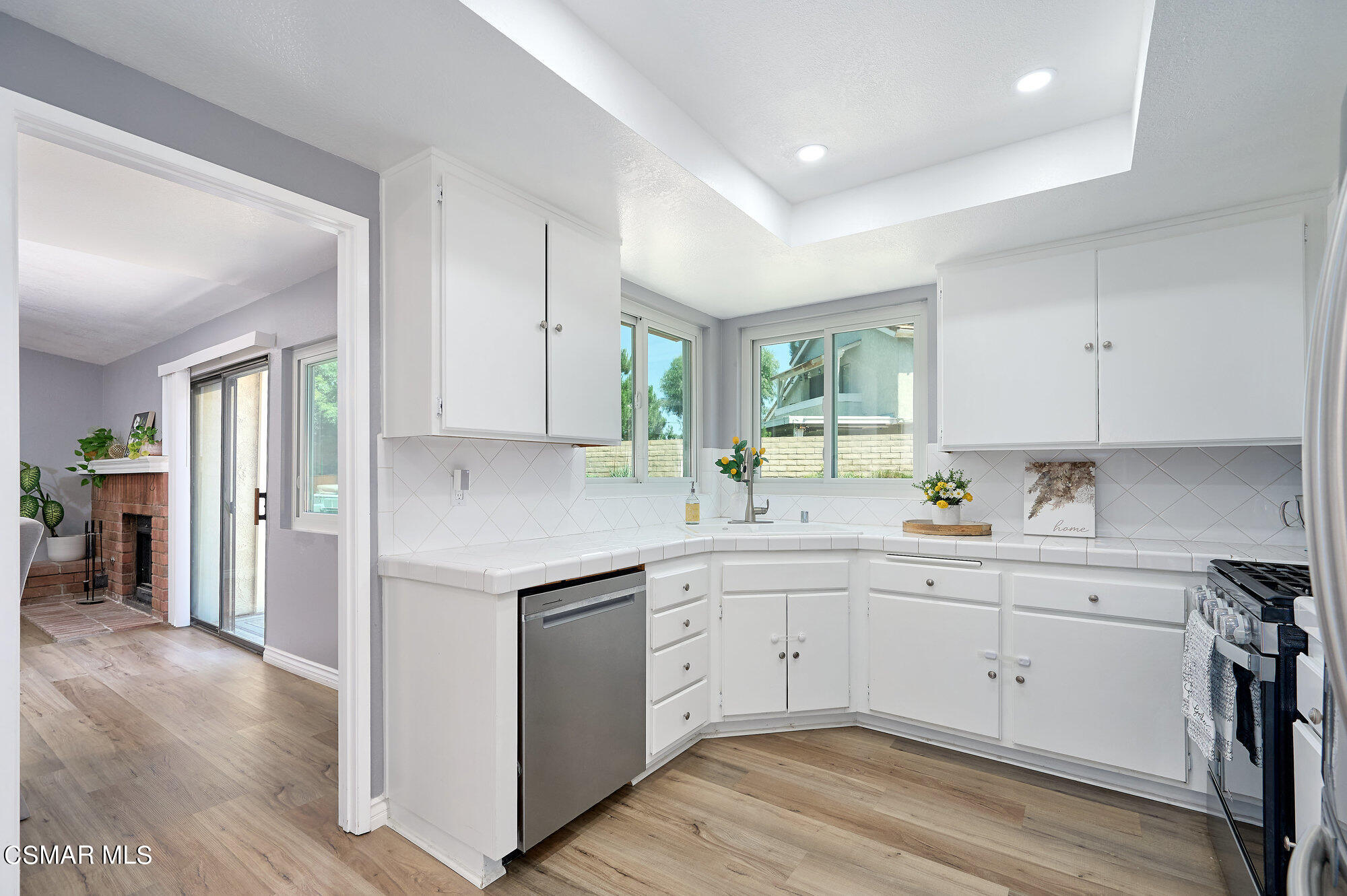 432 Appleton Road Simi Valley, CA 93065 - Photo 9 of 37 009_432_appleton_road_004_426