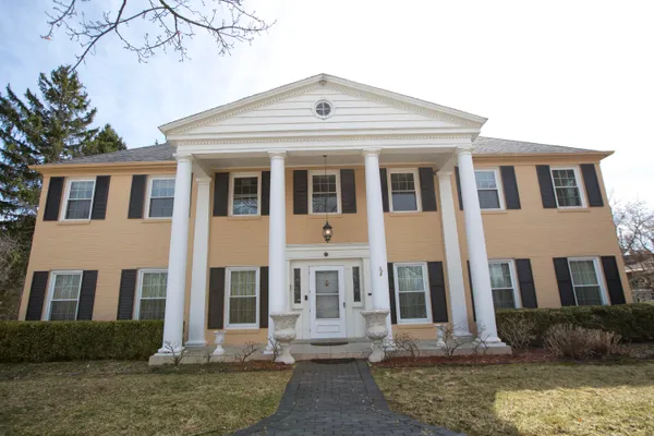 $1,287,000 | 229 West Indian Creek Court, Fox Point, WI 53217