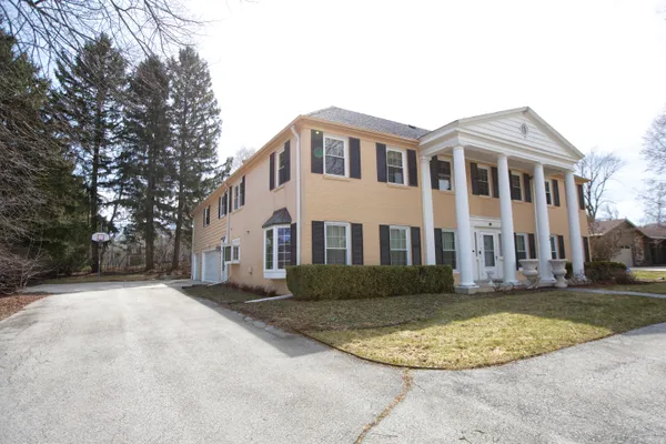 $1,189,000 | 229 West Indian Creek Court, Fox Point, WI 53217
