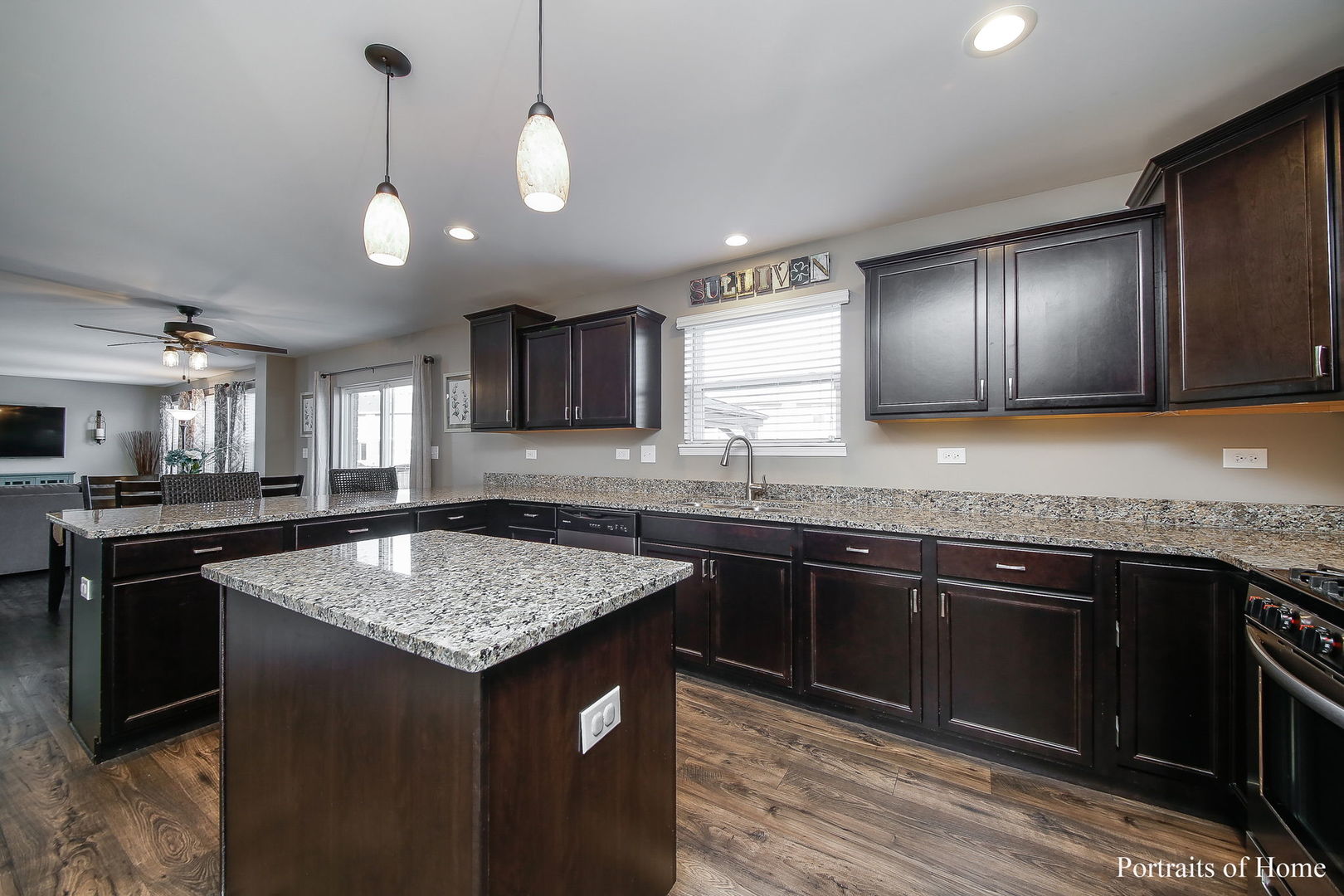 2032 Rownham Hill Road New Lenox, IL 60451 - Photo 3 of 25