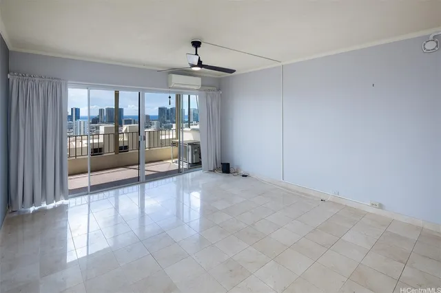 $2,400 | 1001 Wilder Avenue, Unit 902, Honolulu, HI 96822