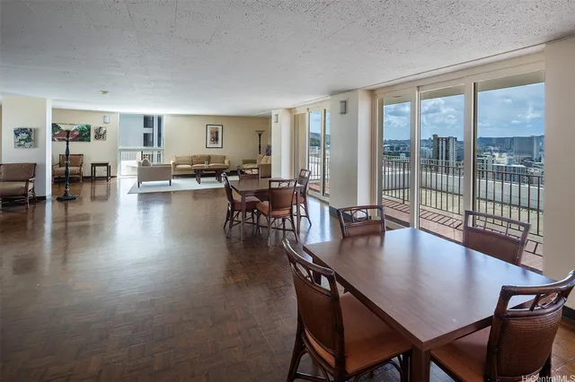 $2,400 | 1001 Wilder Avenue, Unit 902, Honolulu, HI 96822