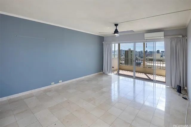 $2,400 | 1001 Wilder Avenue, Unit 902, Honolulu, HI 96822