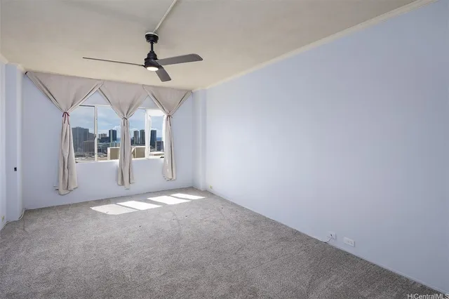 $2,400 | 1001 Wilder Avenue, Unit 902, Honolulu, HI 96822