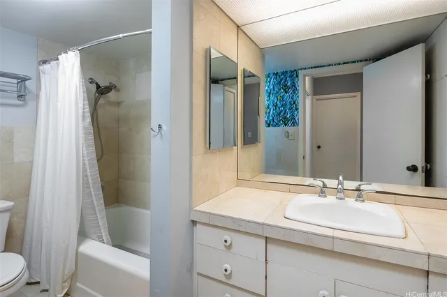 $2,400 | 1001 Wilder Avenue, Unit 902, Honolulu, HI 96822