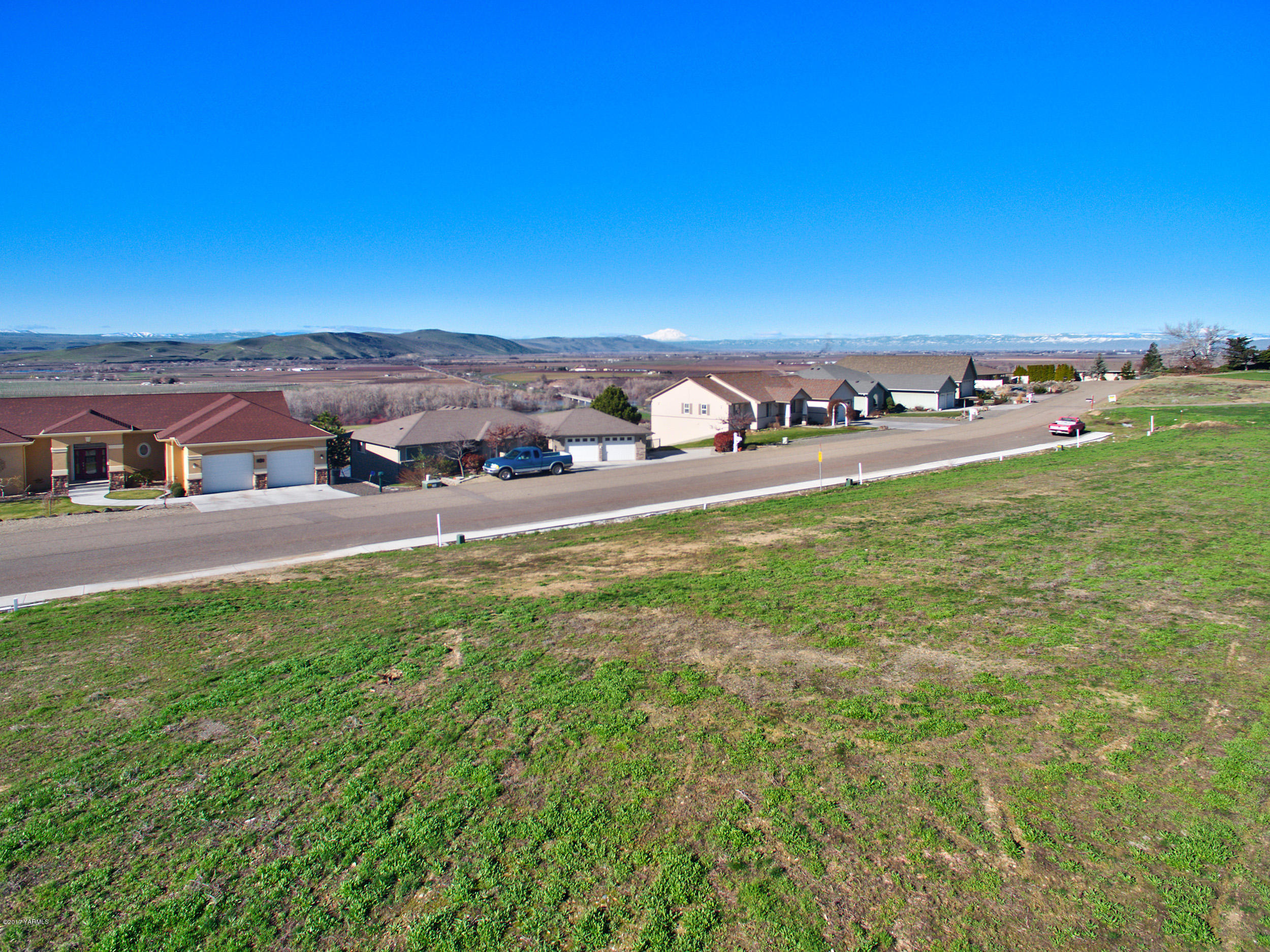Nna Bagley Road, Unit 3 Granger, WA 98932 - Photo 6 of 7 a view of a field with an ocean
