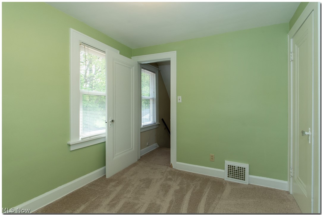 1399 Dill Road Cleveland, OH 44121 - Photo 23 of 35