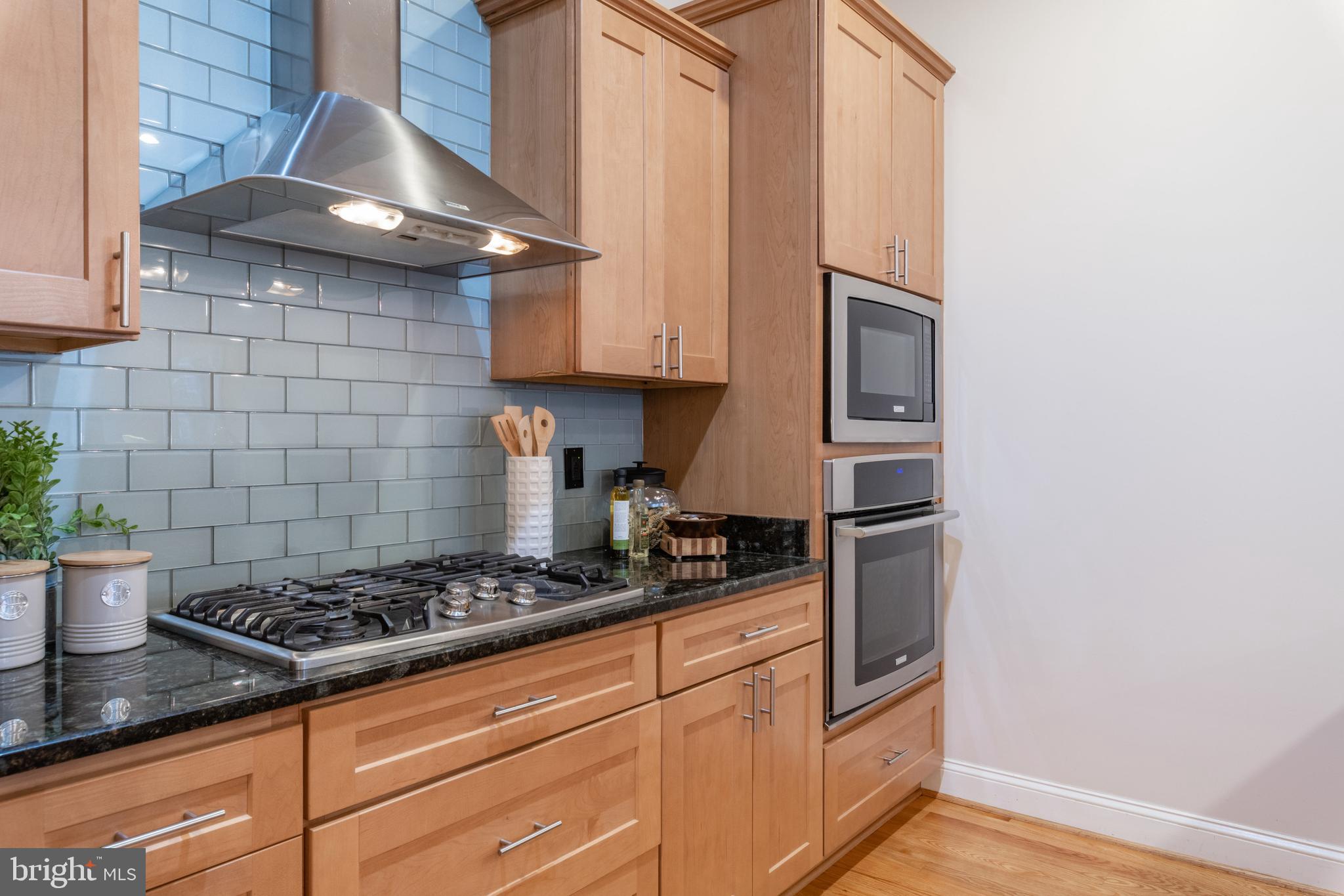 2450 Ontario Road Northwest, Unit 2 Washington, DC 20009 - Photo 8 of 28 Gas Cooking