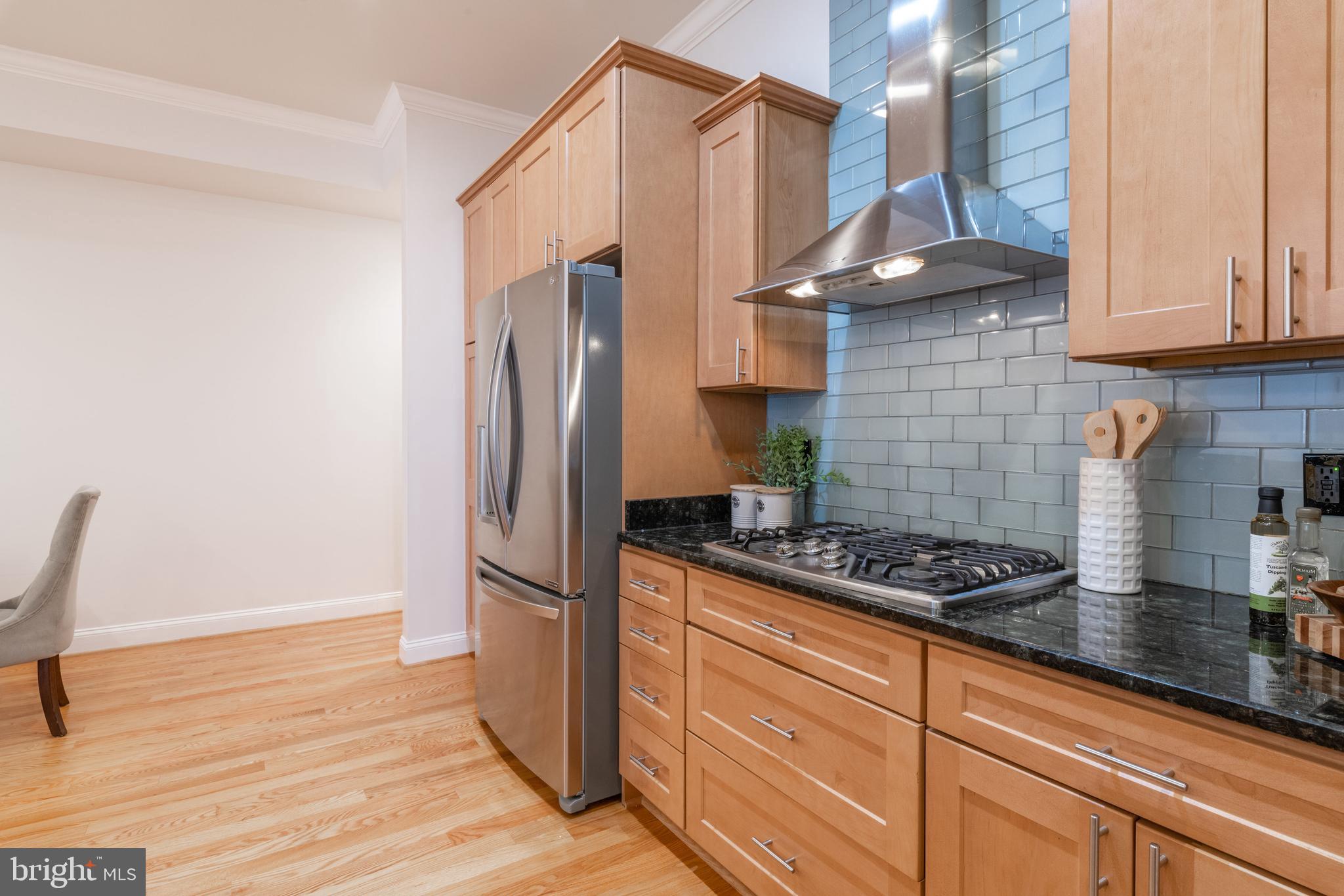 2450 Ontario Road Northwest, Unit 2 Washington, DC 20009 - Photo 9 of 28 Stainless Steel Appliances