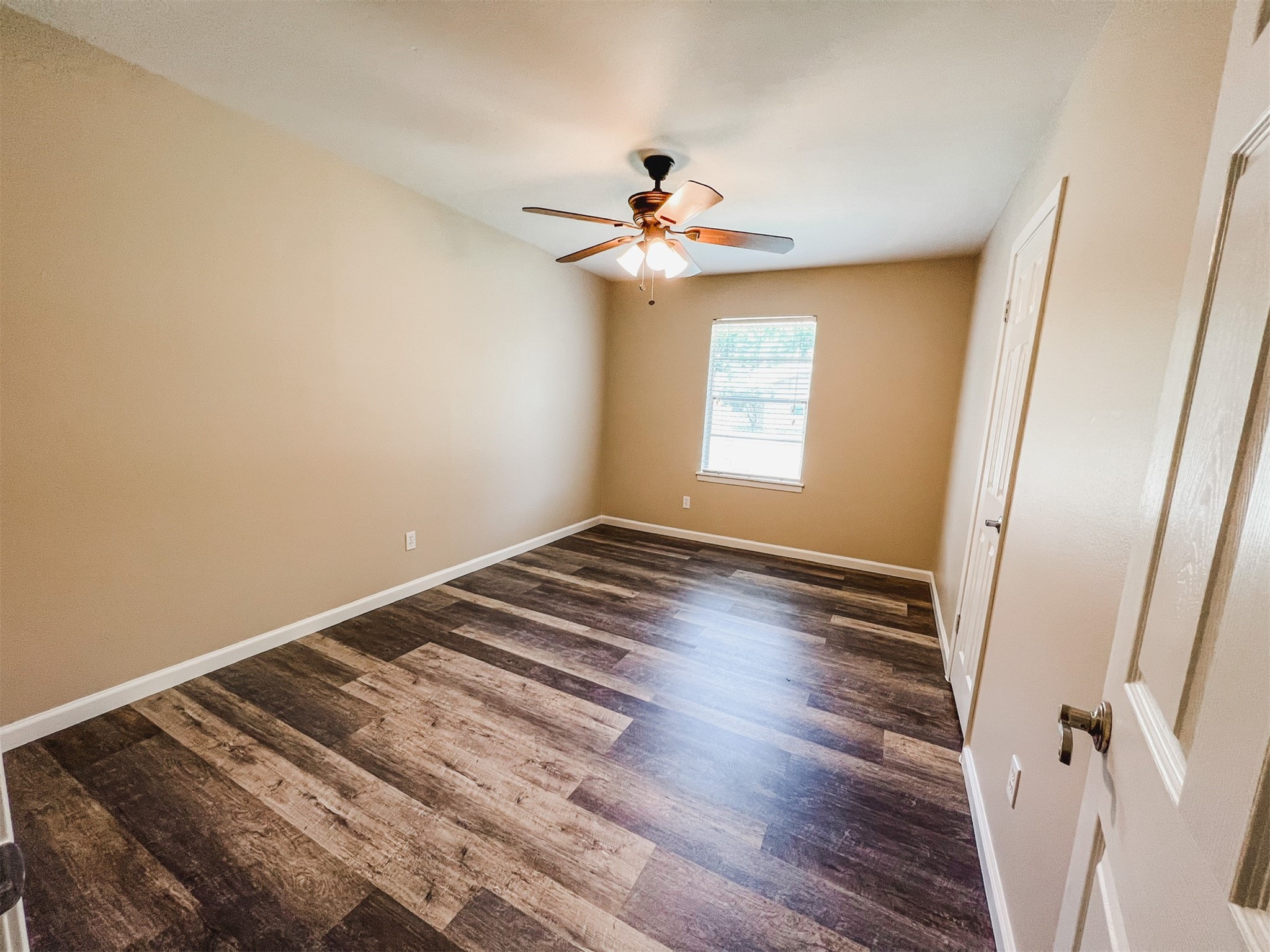 724 Gubert Lane Alvin, TX 77511 - Photo 12 of 15 a view of a ceiling fan and hardwood floor