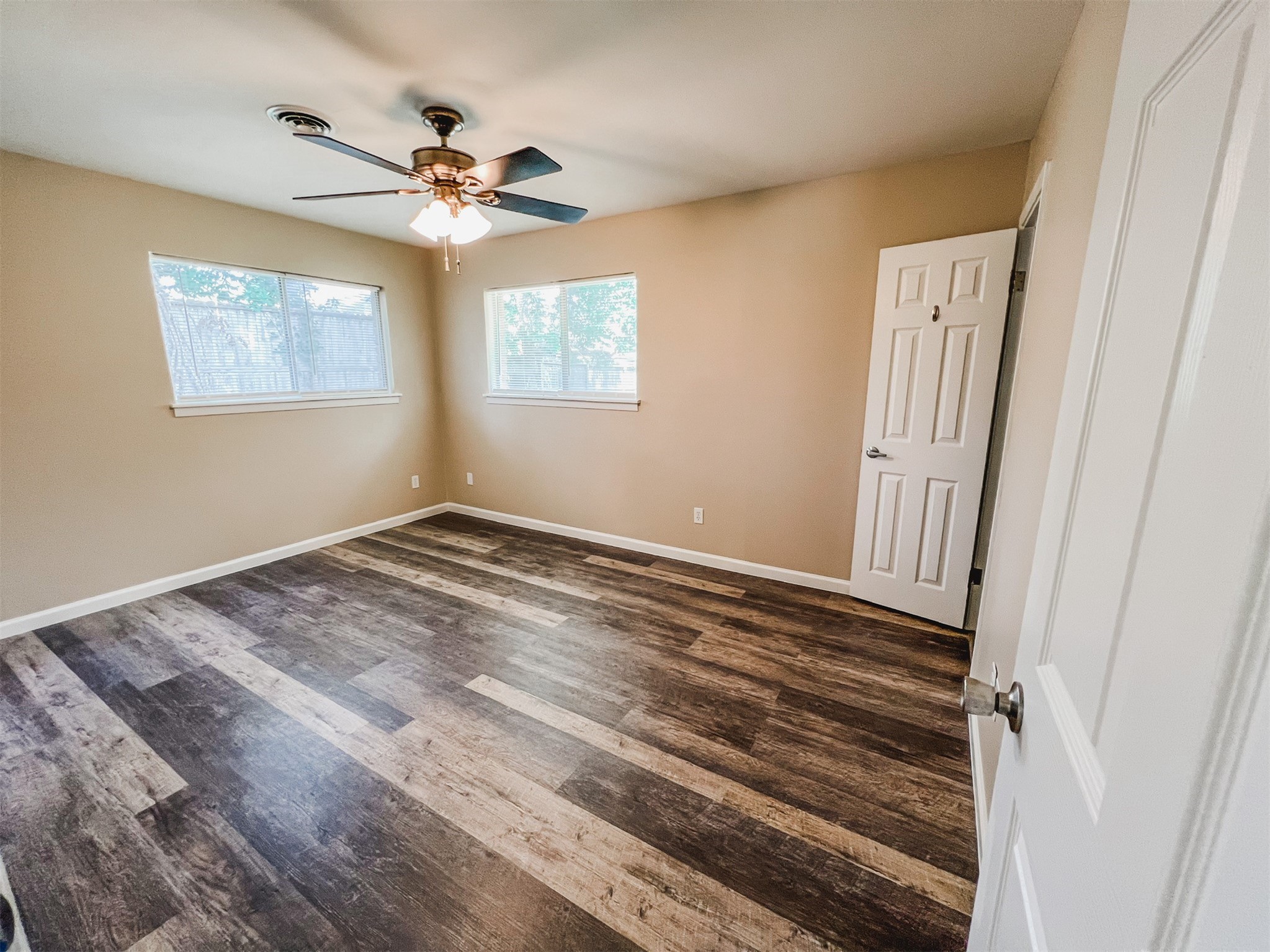 724 Gubert Lane Alvin, TX 77511 - Photo 14 of 15 a view of a livingroom with a window