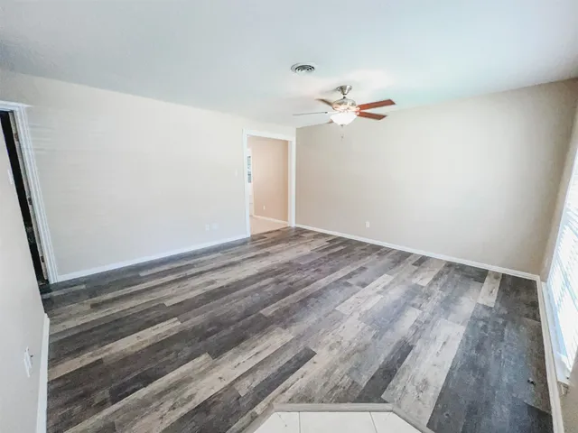 $1,700 | 724 Gubert Lane, Alvin, TX 77511