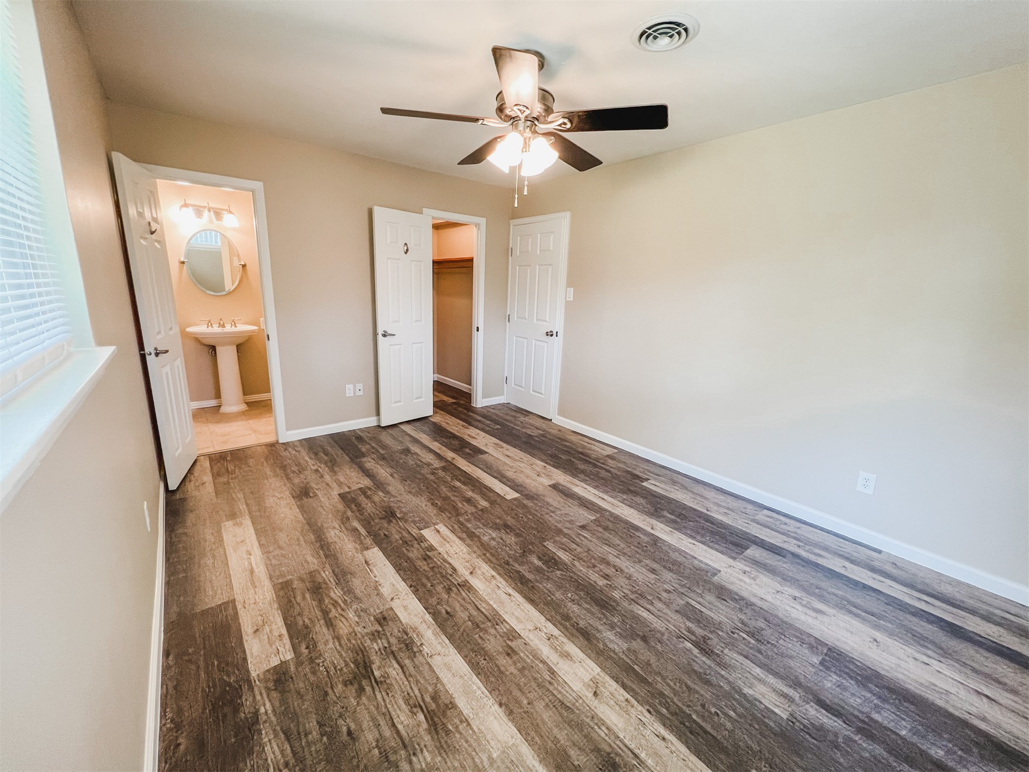 724 Gubert Lane Alvin, TX 77511 - Photo 8 of 15 a view of a livingroom with a fireplace