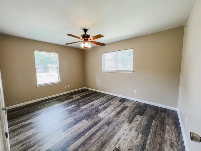 $1,700 | 724 Gubert Lane, Alvin, TX 77511