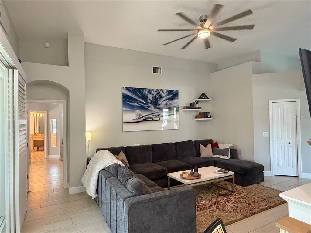 10501 Rochester Way Tampa, FL 33626 - Photo 11 of 45
