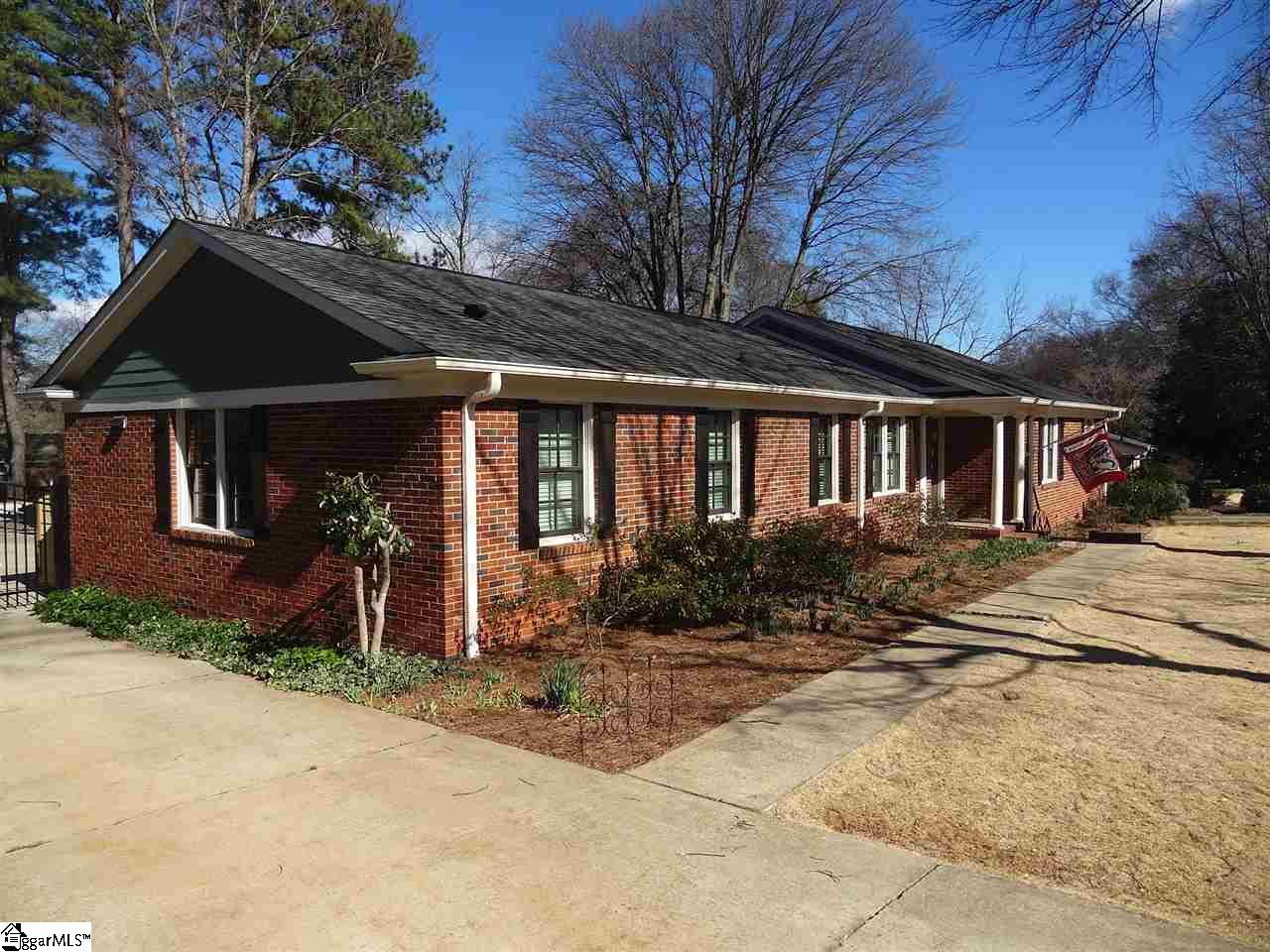 526 Wembley Road Greenville, SC 29607 - Photo 3 of 24