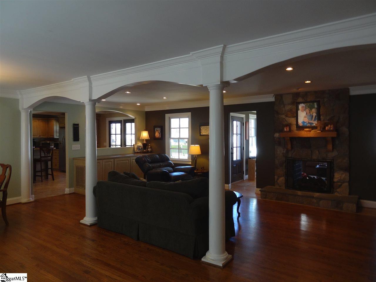 526 Wembley Road Greenville, SC 29607 - Photo 4 of 24