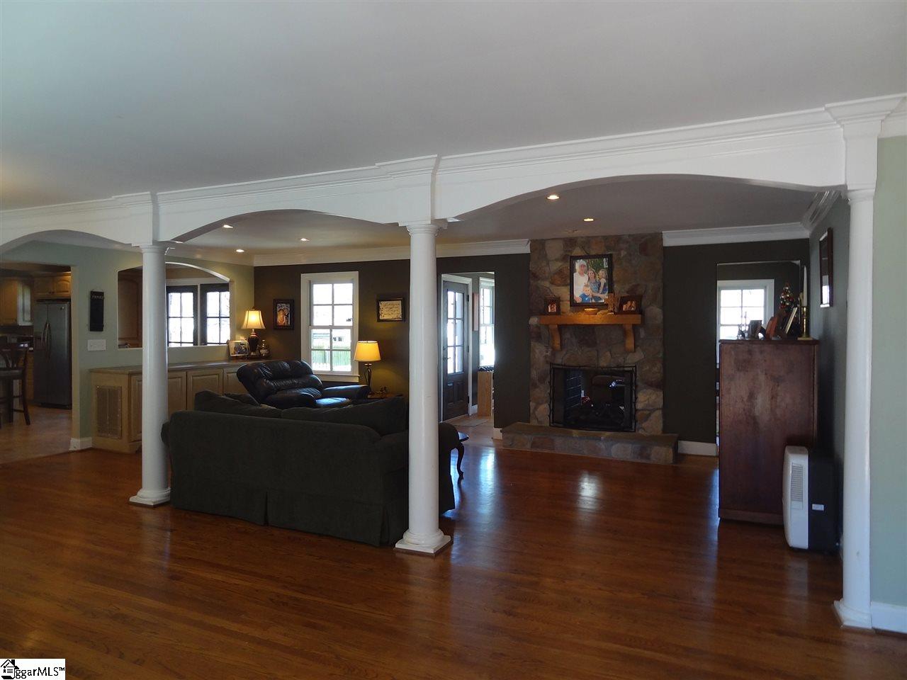 526 Wembley Road Greenville, SC 29607 - Photo 5 of 24
