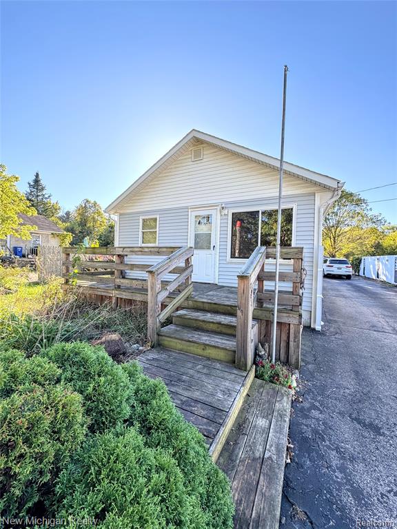 1238 South Genesee Road Burton, MI 48509 - Photo 2 of 38