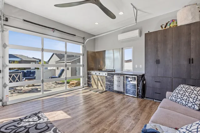 $549,900 | 7441 15th Street South, Fargo, ND 58104