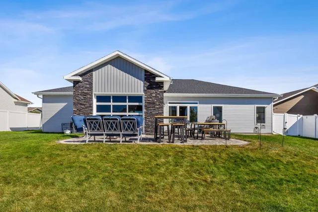 $549,900 | 7441 15th Street South, Fargo, ND 58104