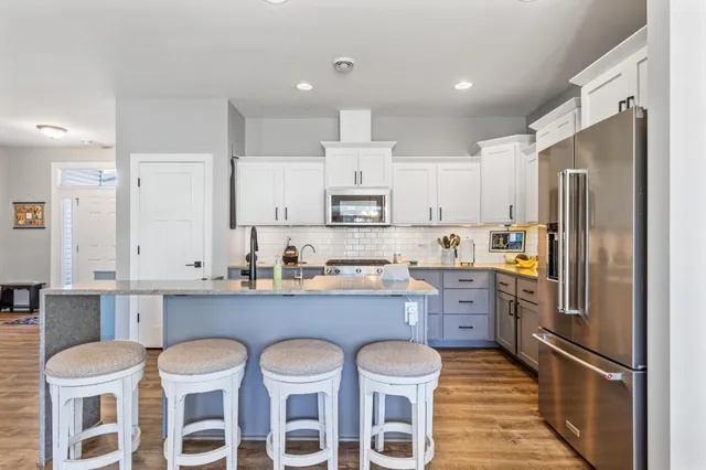 $549,900 | 7441 15th Street South, Fargo, ND 58104