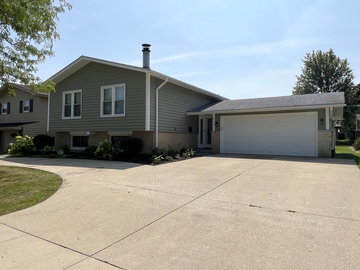 6243 Rio Verde Avenue Oak Forest, IL 60452 - Photo 3 of 42 Gallery Image 3