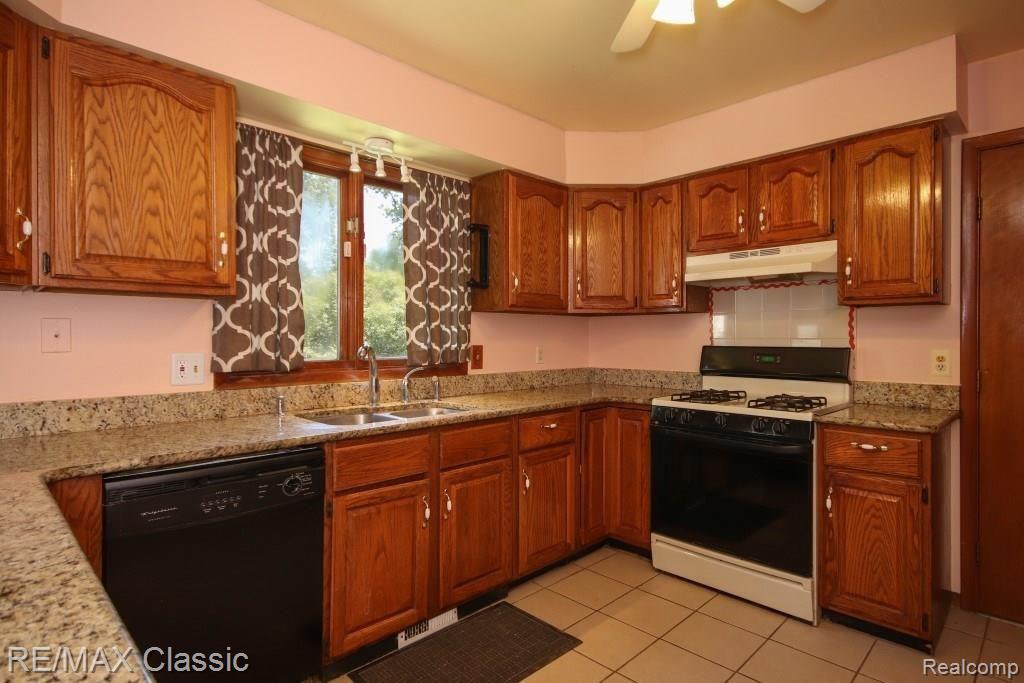 5701 Barr Road Canton, MI 48188 - Photo 15 of 47 Ceramic Floor