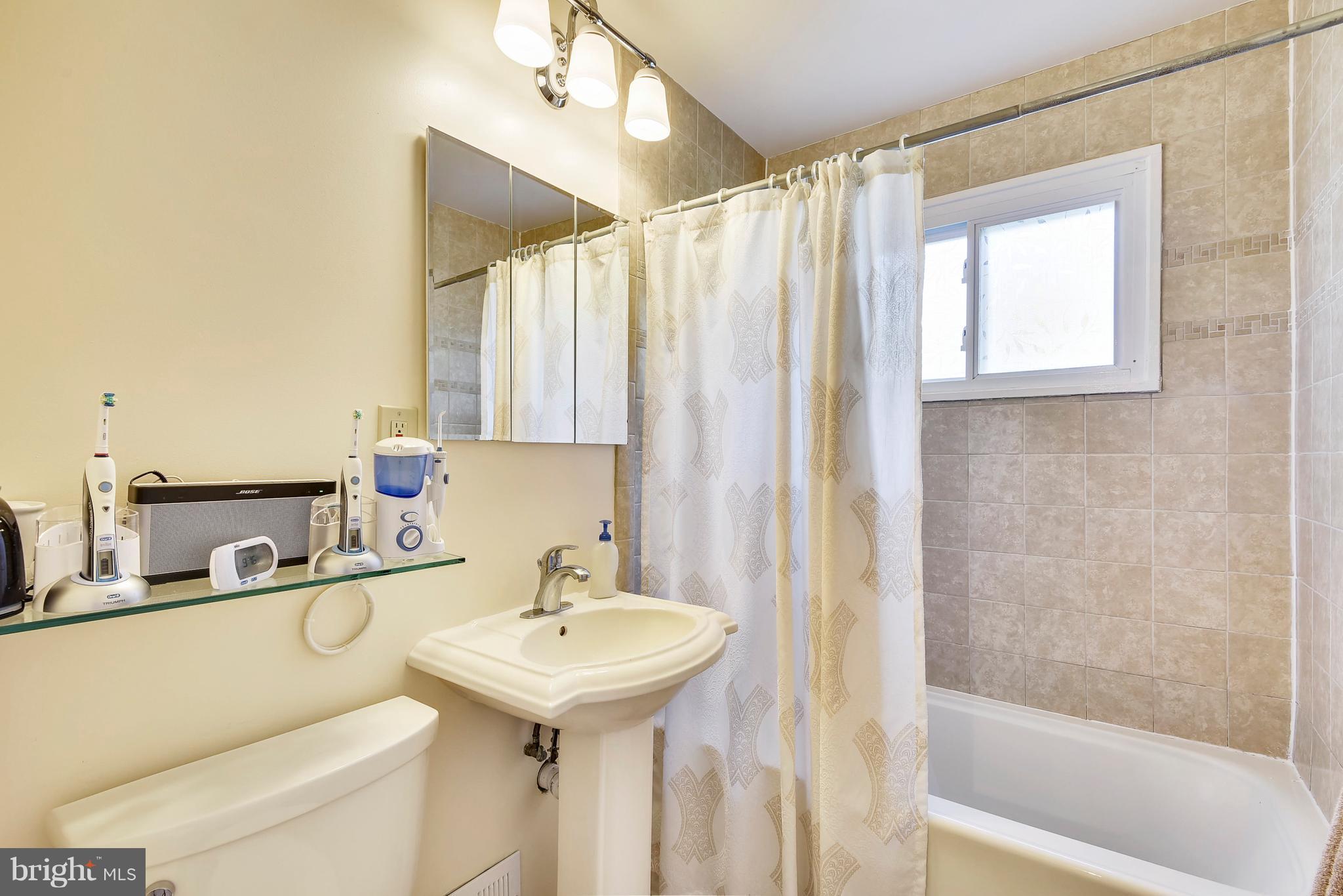 4118 Fogel Lane Silver Spring, MD 20906 - Photo 22 of 30 Main Level Bath