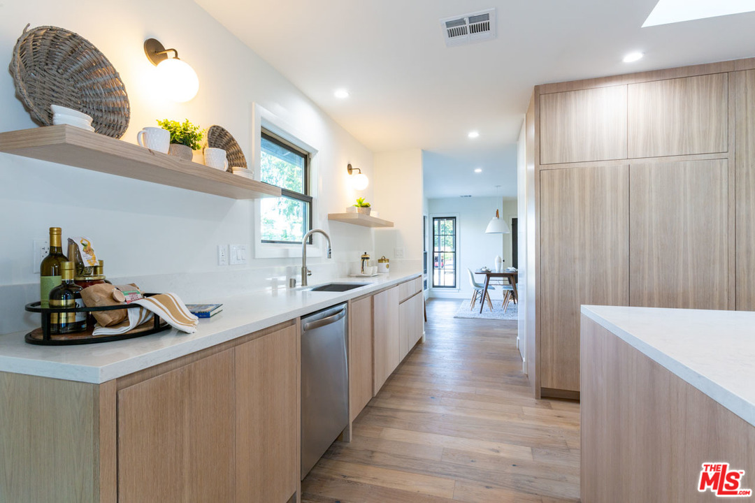 2465 Queensberry Road Pasadena, CA 91104 - Photo 12 of 39 Gallery Image 12
