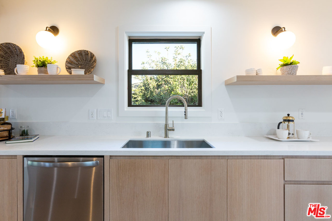 2465 Queensberry Road Pasadena, CA 91104 - Photo 14 of 39 Gallery Image 14