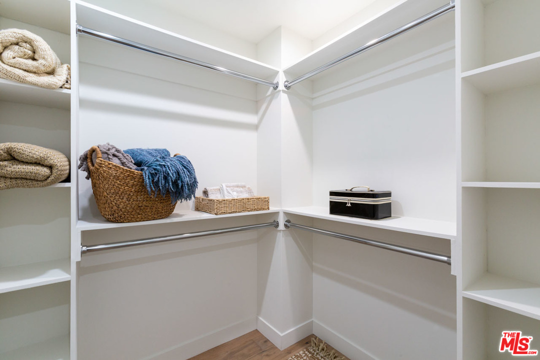 2465 Queensberry Road Pasadena, CA 91104 - Photo 25 of 39 Gallery Image 25