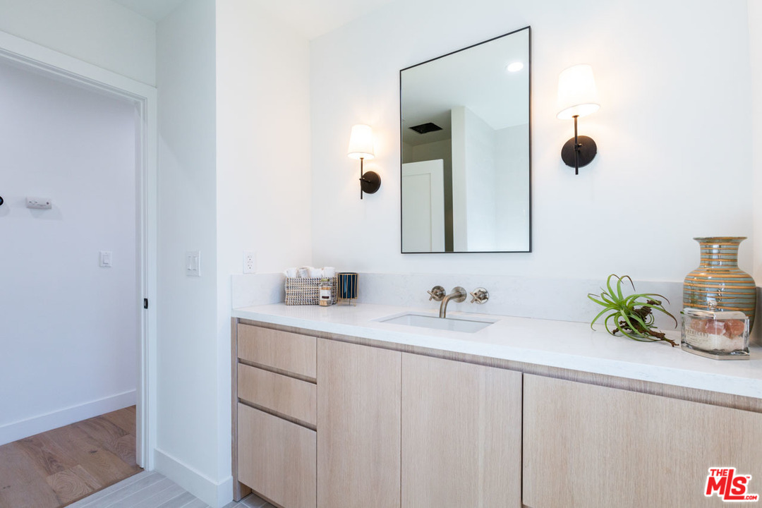 2465 Queensberry Road Pasadena, CA 91104 - Photo 33 of 39 Gallery Image 33