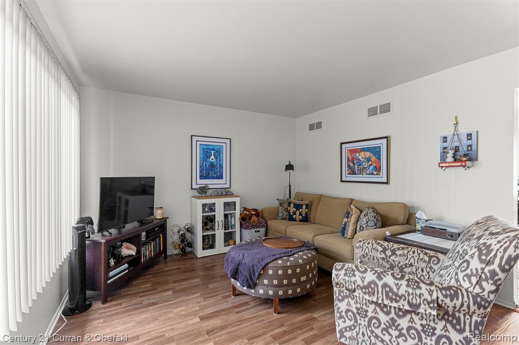 11706 Riverside Drive Plymouth, MI 48170 - Photo 5 of 33