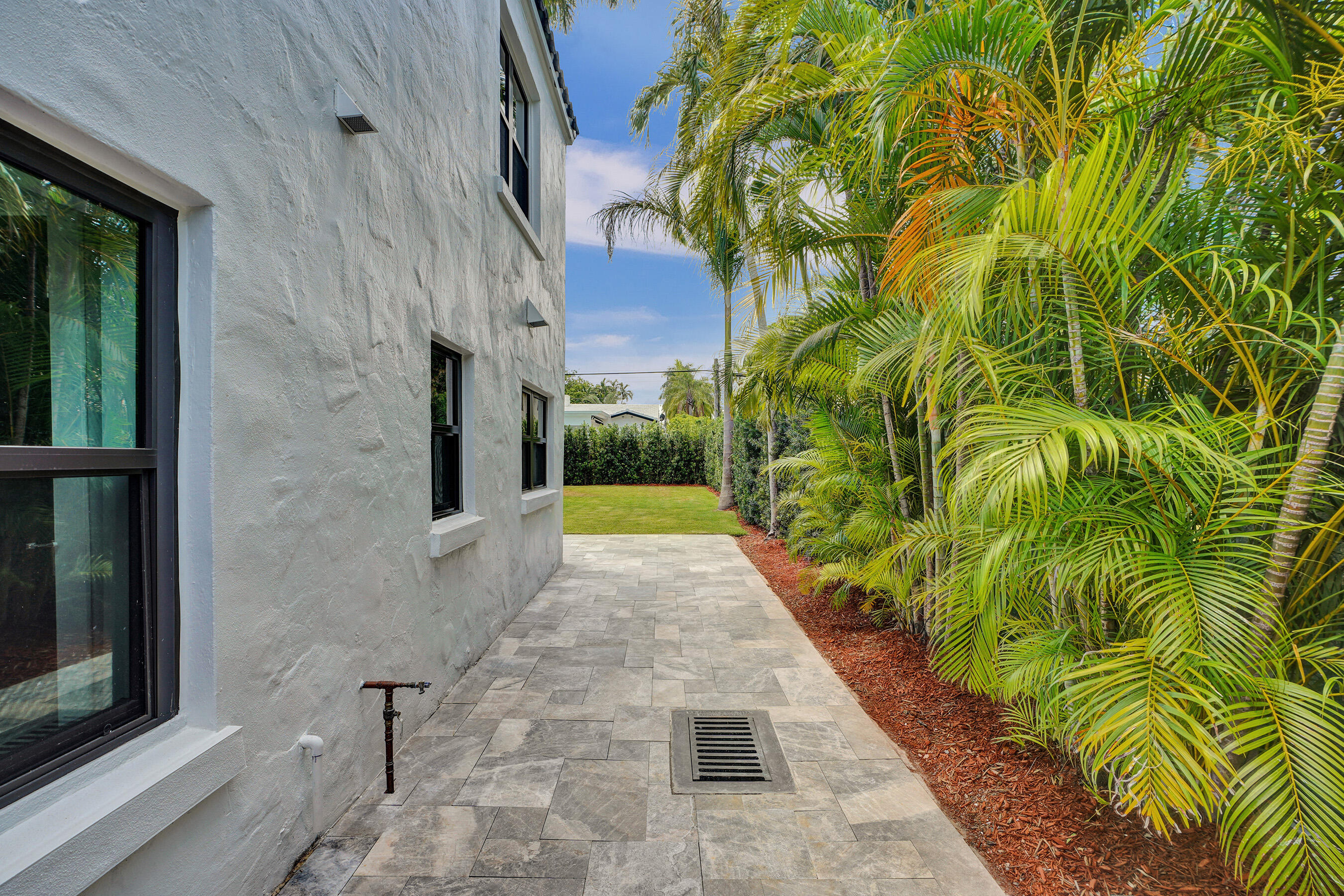 5832 Alton Road Miami Beach, FL 33140 - Photo 12 of 39 SideHouse2