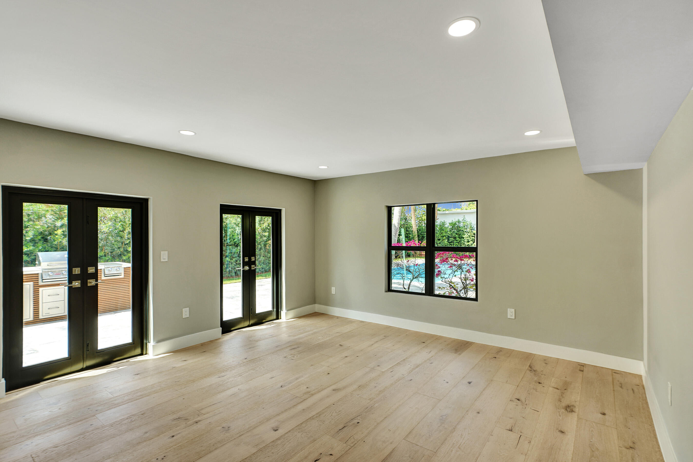 5832 Alton Road Miami Beach, FL 33140 - Photo 17 of 39 Dining Living