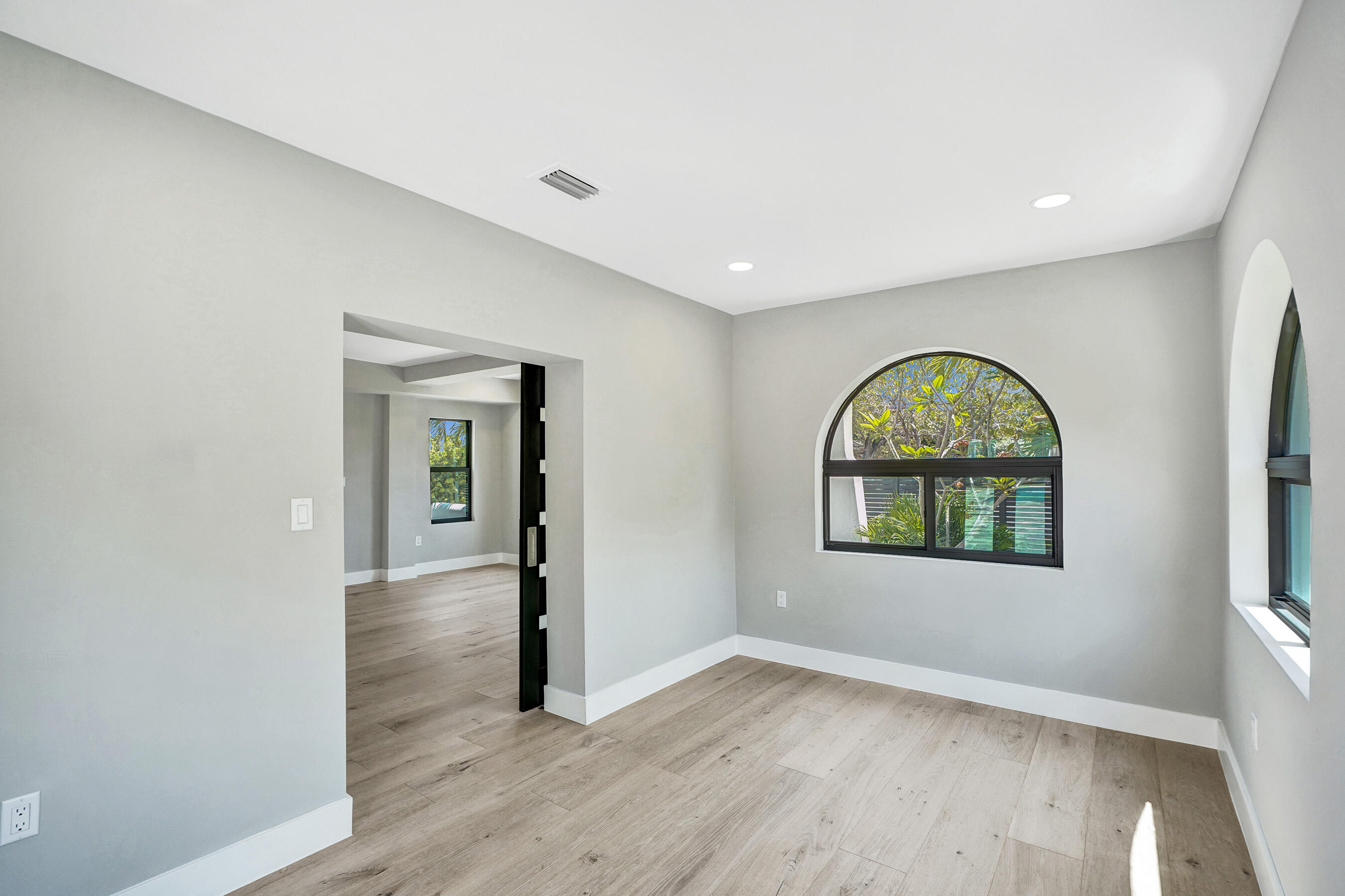 5832 Alton Road Miami Beach, FL 33140 - Photo 19 of 39 Office/Sunroom