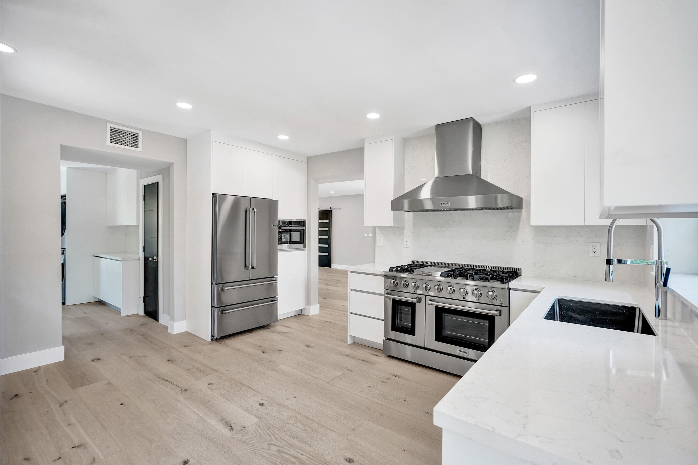 5832 Alton Road Miami Beach, FL 33140 - Photo 23 of 39 Kitchen