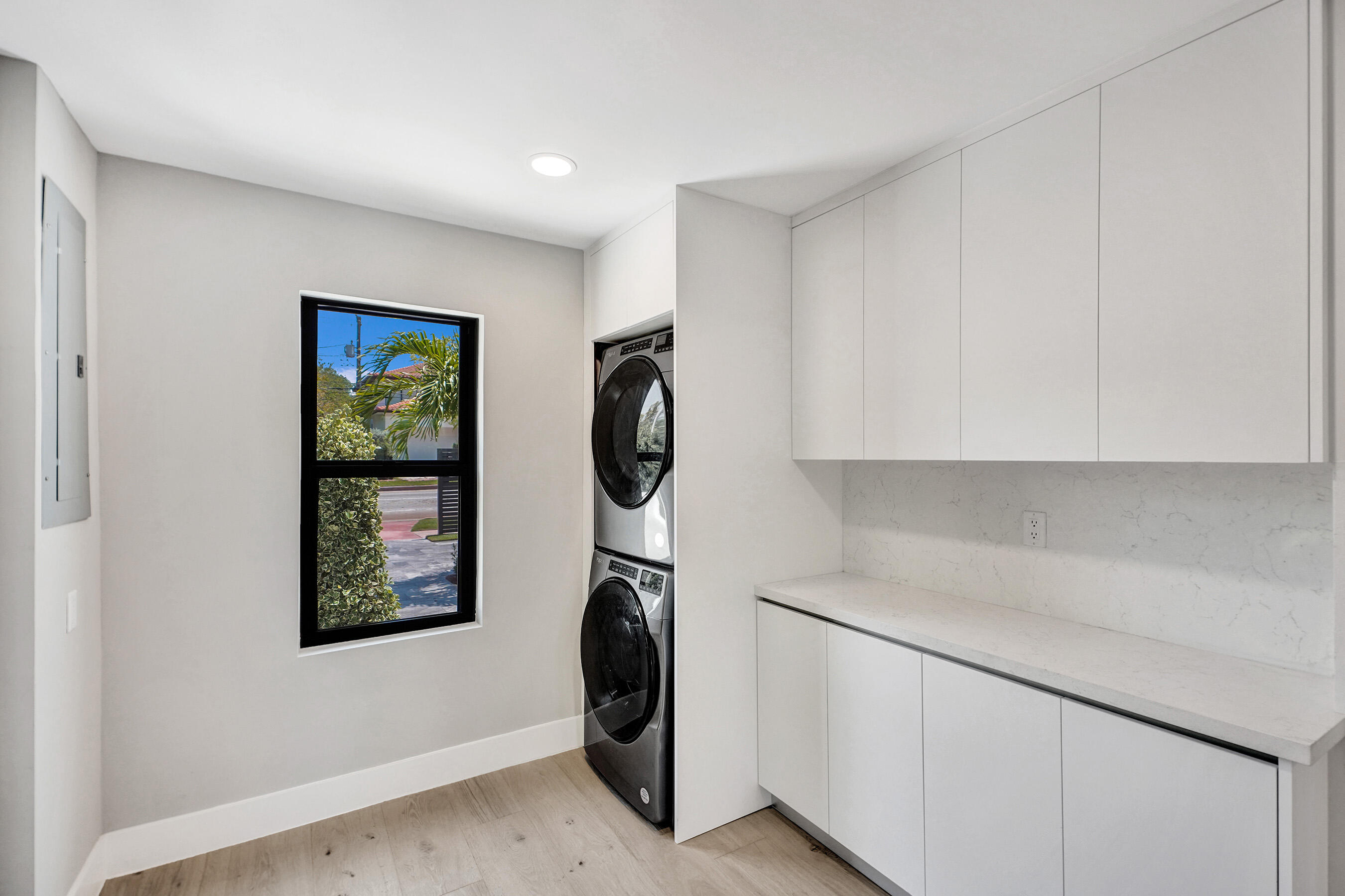 5832 Alton Road Miami Beach, FL 33140 - Photo 24 of 39 Laundry Room